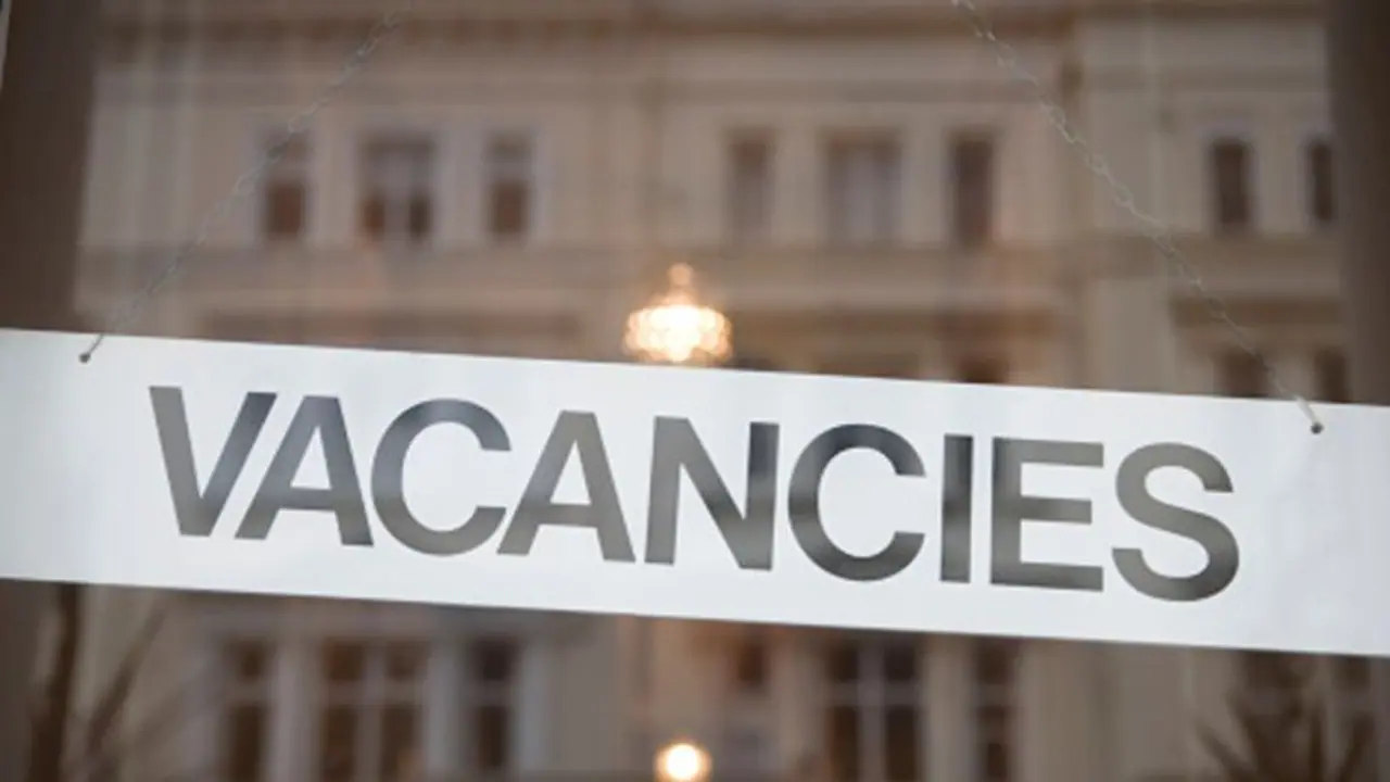 Job Alert: 12वीं पास के लिए सुनहरा मौका, सीआईएसएफ में हेड कॉन्स्टेबल जीडी पोस्ट पर निकली वैकेंसी