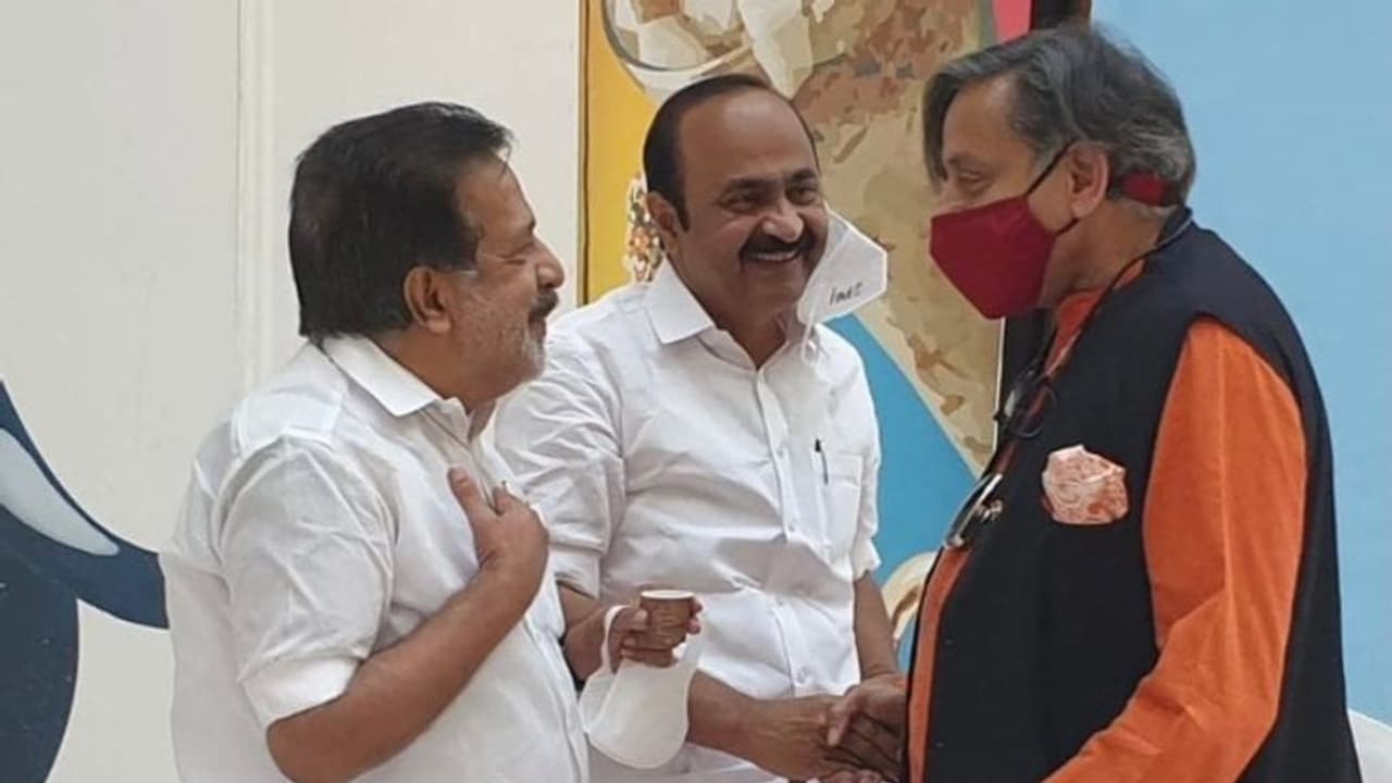 Chennithala Supports Tharoor : സ്വന്തം അഭിപ്രായം പറഞ്ഞാലും തരൂർ പാർട്ടി ചട്ടക്കൂട്ടിലുള്ളയാളെന്ന് ചെന്നിത്തല Chennithala Supports Tharoor : സ്വന്തം അഭിപ്രായം പറഞ്ഞാലും തരൂർ പാർട്ടി ചട്ടക്കൂട്ടിലുള്ളയാളെന്ന് ചെന്നിത്തല