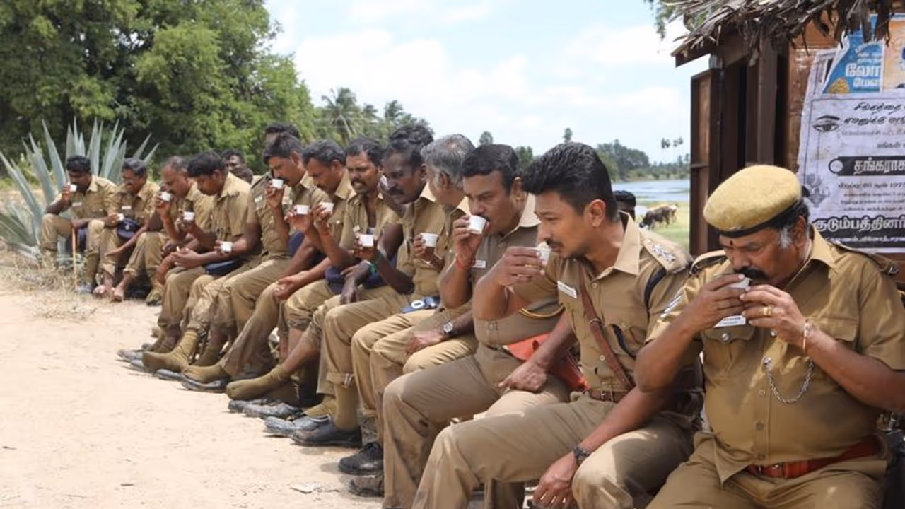 Udhayanidhi new movie: ’நெஞ்சுக்கு நீதி..’ தாத்தாவின் டைட்டிலில் களமிறங்கும் பேரன்!! உதயநிதியின் கடைசி படமா? Udhayanidhi new movie: ’நெஞ்சுக்கு நீதி..’ தாத்தாவின் டைட்டிலில் களமிறங்கும் பேரன்!! உதயநிதியின் கடைசி படமா?