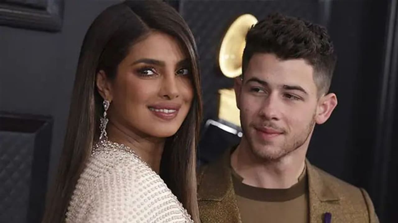 नाम की जगह Nick Jonas की पत्नी लिखने पर भड़की Priyanka Chopra, गुस्से में कह डाली इतनी बड़ी बात नाम की जगह Nick Jonas की पत्नी लिखने पर भड़की Priyanka Chopra, गुस्से में कह डाली इतनी बड़ी बात