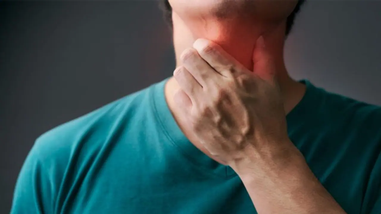 Omicron new Symptoms: नजरअंदाज ना करें ये छोटी सी बात, हो सकती है कोरोना के नए वैरिएंट की दस्तक Omicron new Symptoms: नजरअंदाज ना करें ये छोटी सी बात, हो सकती है कोरोना के नए वैरिएंट की दस्तक