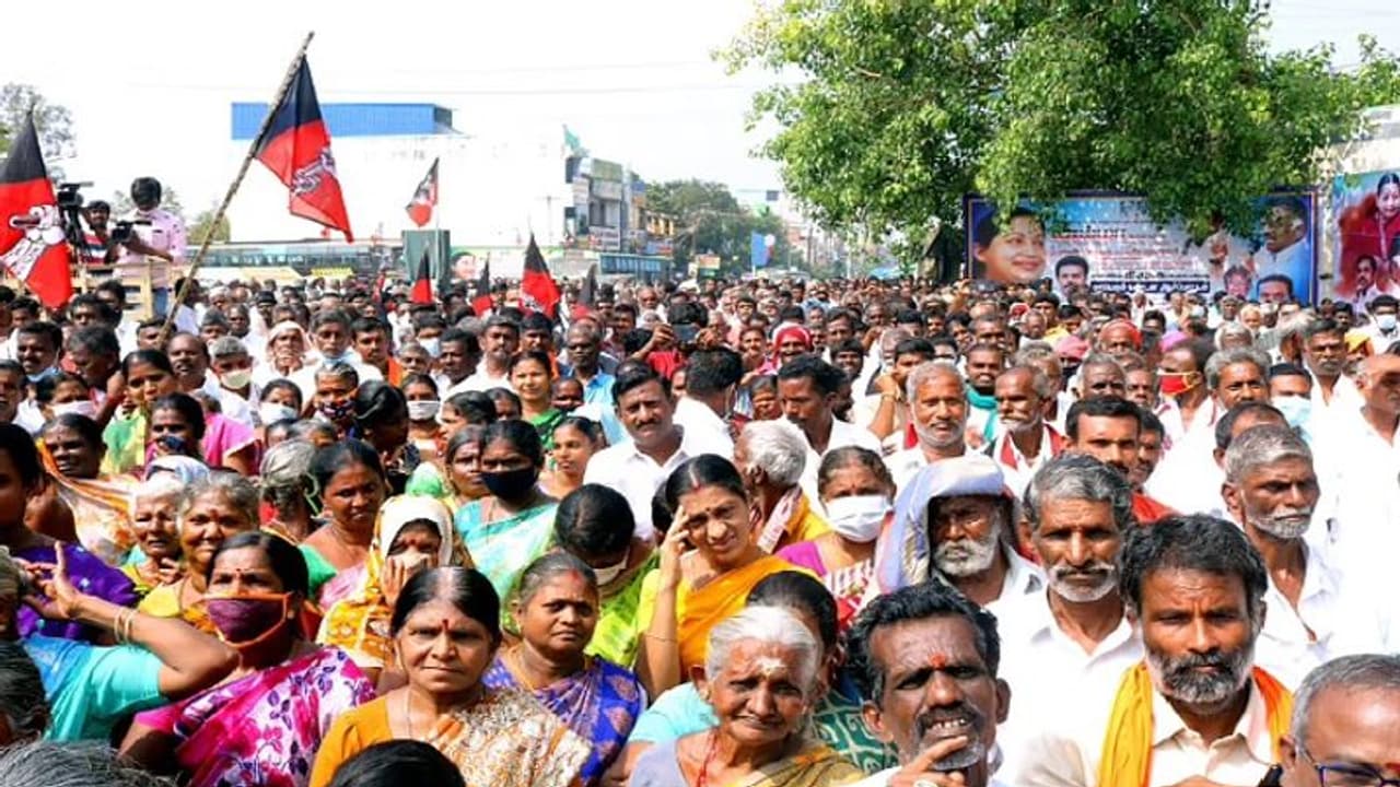 இனியும் இங்கே இருந்தால் வேலைக்கு ஆகாது... கட்சி மாறத் தயராகும் அதிமுக நிர்வாகிகள்..!