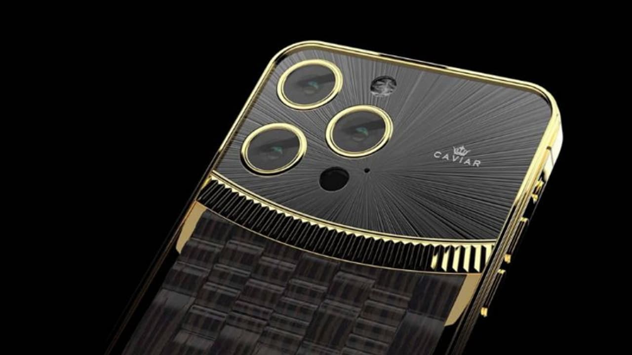 बाप रे ! ये i Phone रोक देता है बंदूक से निकली गोलियां, इसकी कीमत जानकर चौक जायेंगे आप