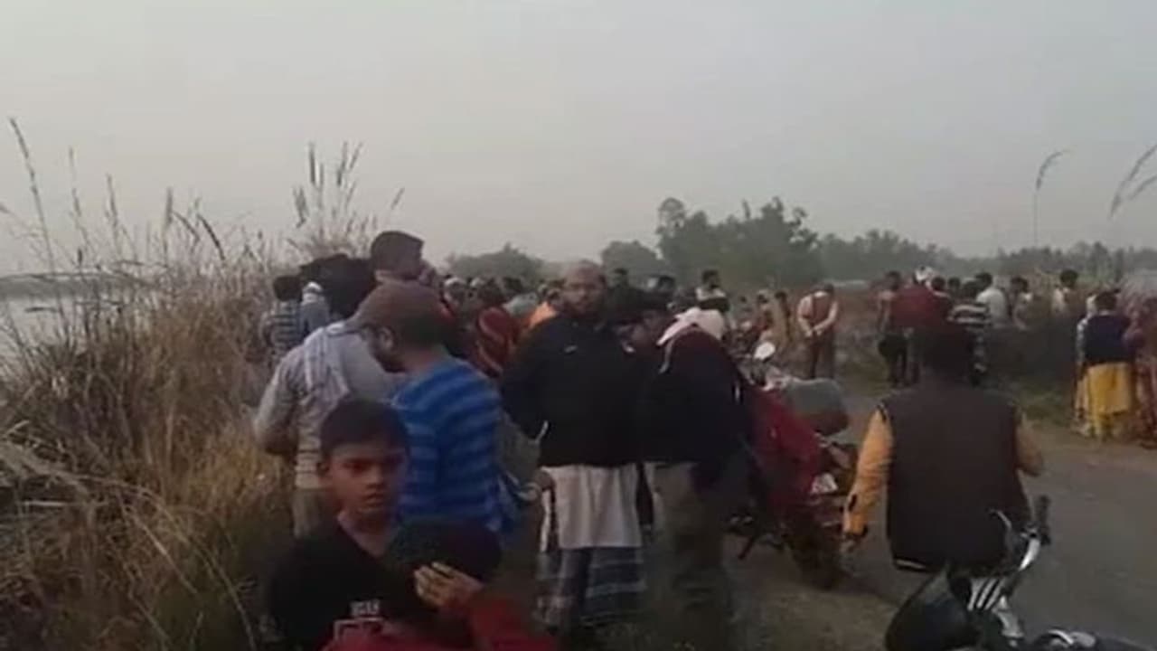 लखनऊ में बड़ा हादसा: इंदिरा नहर में गिरी बेकाबू एसयूपी, गाड़ी में सवार थे 8 लोग...रेस्क्यू जारी लखनऊ में बड़ा हादसा: इंदिरा नहर में गिरी बेकाबू एसयूपी, गाड़ी में सवार थे 8 लोग...रेस्क्यू जारी