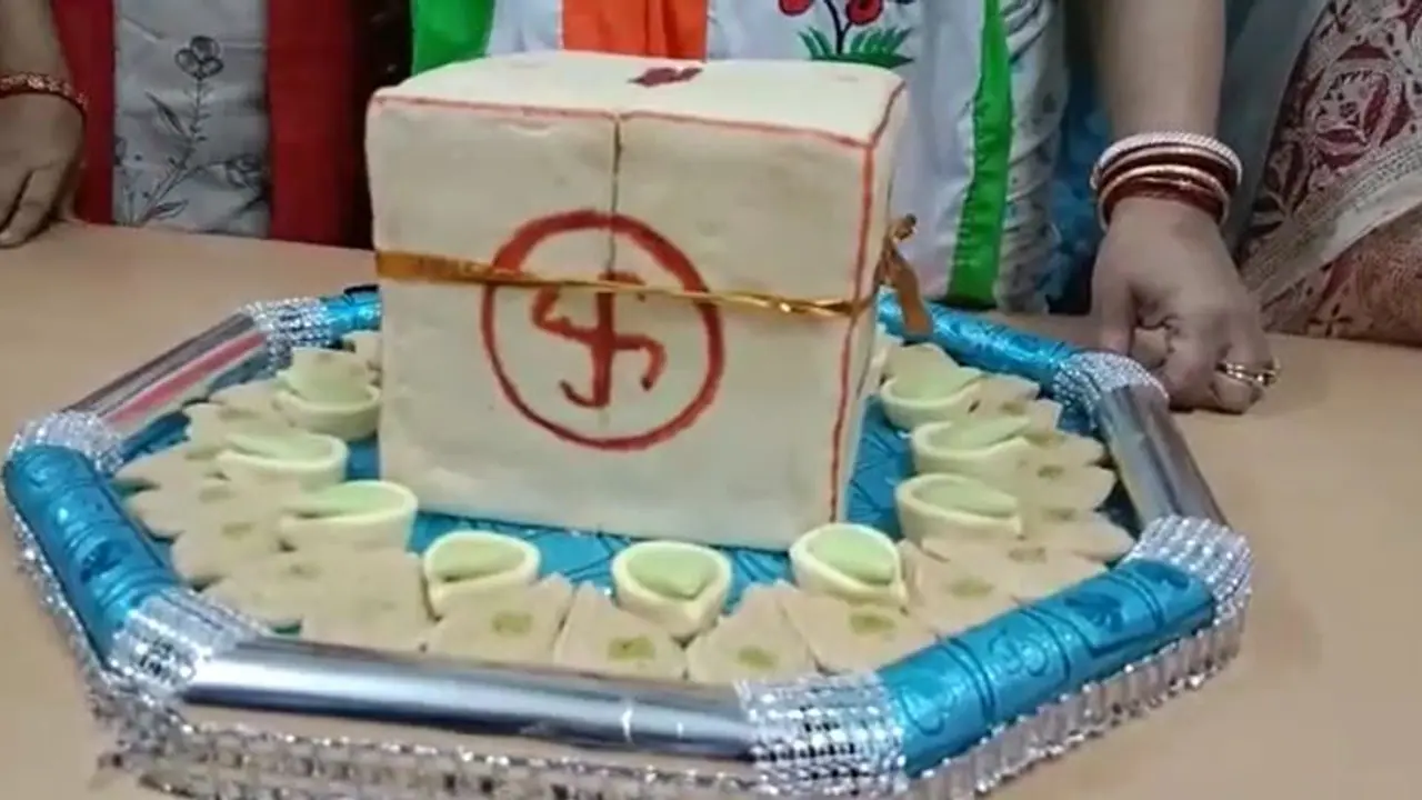 KMC Election 2021: ভোটের আগেই 'ব্যালট বক্স' ভেঙে ফলাফল জানল তৃণমূল, দিল কামড়ও KMC Election 2021: ভোটের আগেই 'ব্যালট বক্স' ভেঙে ফলাফল জানল তৃণমূল, দিল কামড়ও