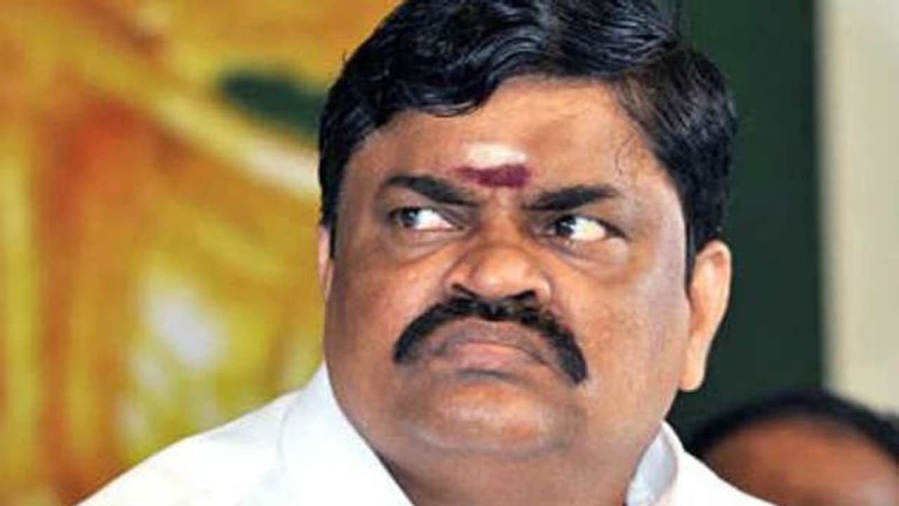 Rajendra Balaji: கேரளாவில் ராஜேந்திர பாலாஜி பதுங்கி உள்ள இடம்..? ஸ்மெல் பண்ணிய தனிப்படை... Rajendra Balaji: கேரளாவில் ராஜேந்திர பாலாஜி பதுங்கி உள்ள இடம்..? ஸ்மெல் பண்ணிய தனிப்படை...