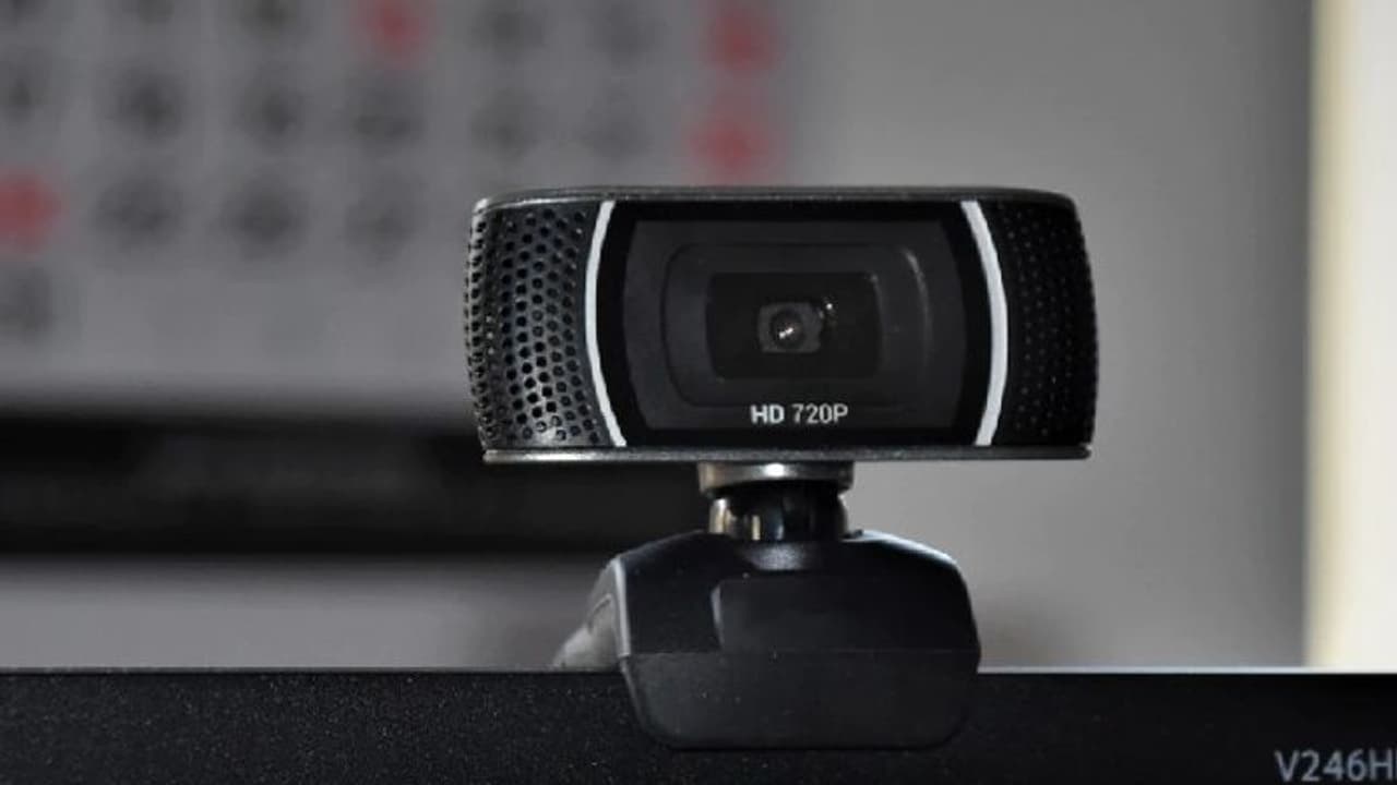 Sexual Predator : വെബ് കാമിലൂടെ പരിശോധന, 400ലധികം സ്ത്രീകളെ ലൈംഗികമായി ചൂഷണം ചെയ്ത 'വ്യാജ ഡോക്ടര്' പിടിയില് Sexual Predator : വെബ് കാമിലൂടെ പരിശോധന, 400ലധികം സ്ത്രീകളെ ലൈംഗികമായി ചൂഷണം ചെയ്ത 'വ്യാജ ഡോക്ടര്' പിടിയില്