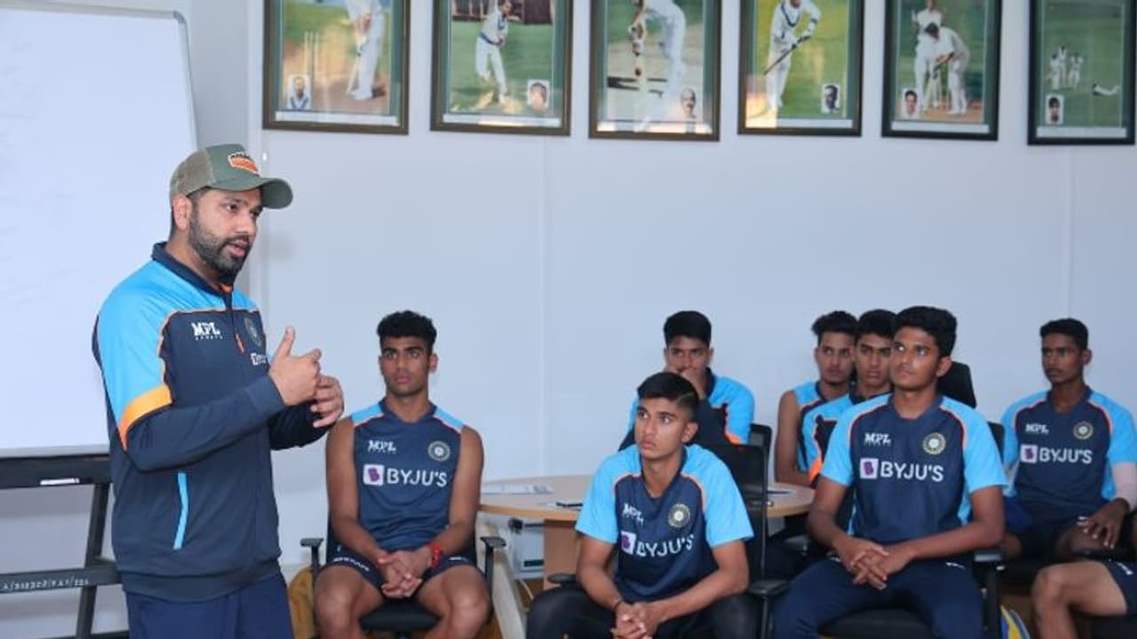 Rohit Sharma : ഏഷ്യാ കപ്പിന് മുമ്പ് അണ്ടര്‍ 19 താരങ്ങള്‍ക്ക് രോഹിത് ശര്‍മയുടെ സ്റ്റഡി ക്ലാസ്