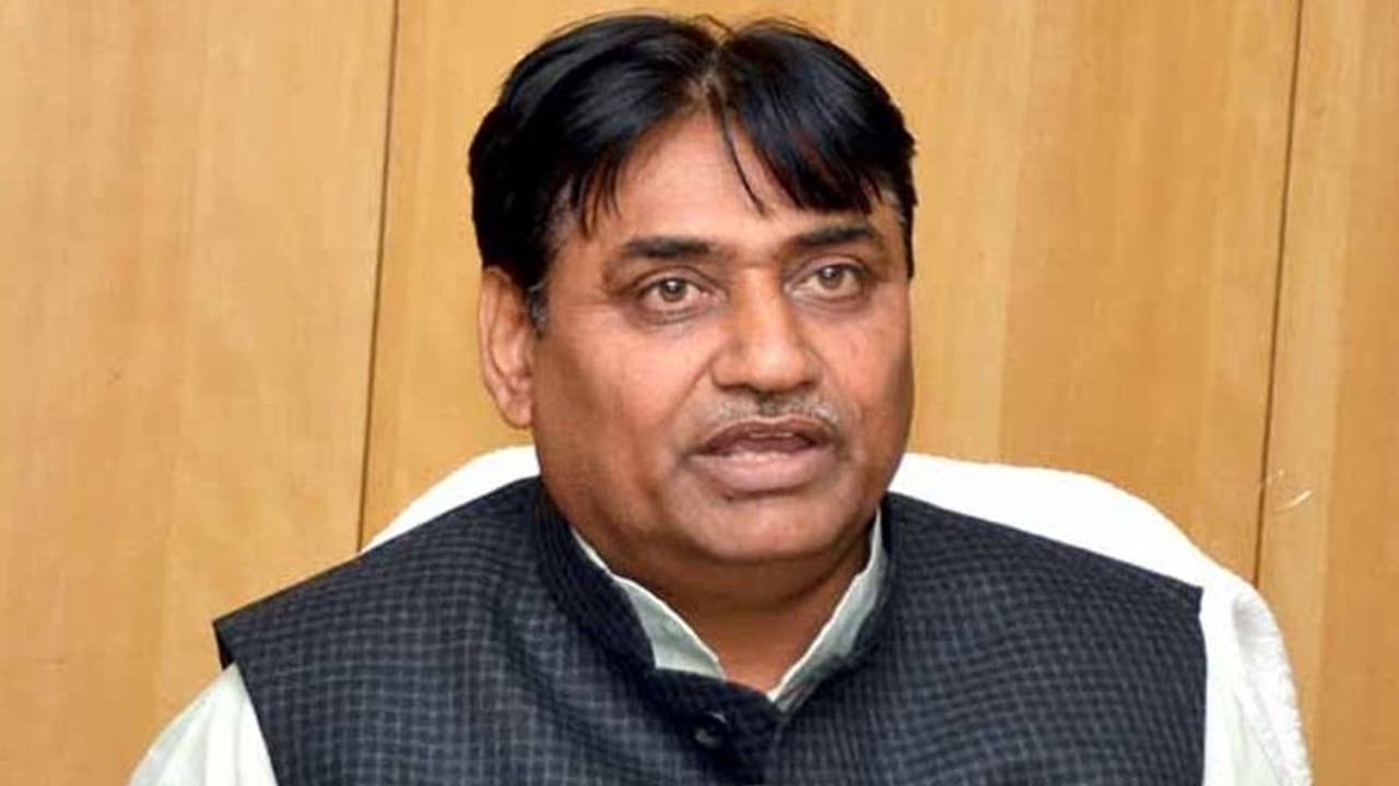 सीएम गहलोत के राष्ट्रीय अध्यक्ष बनने के सवाल पर अब पीसीसी अध्यक्ष डोटासरा ने दिया बयान, कहा नो टेंशन! सीएम गहलोत के राष्ट्रीय अध्यक्ष बनने के सवाल पर अब पीसीसी अध्यक्ष डोटासरा ने दिया बयान, कहा नो टेंशन!