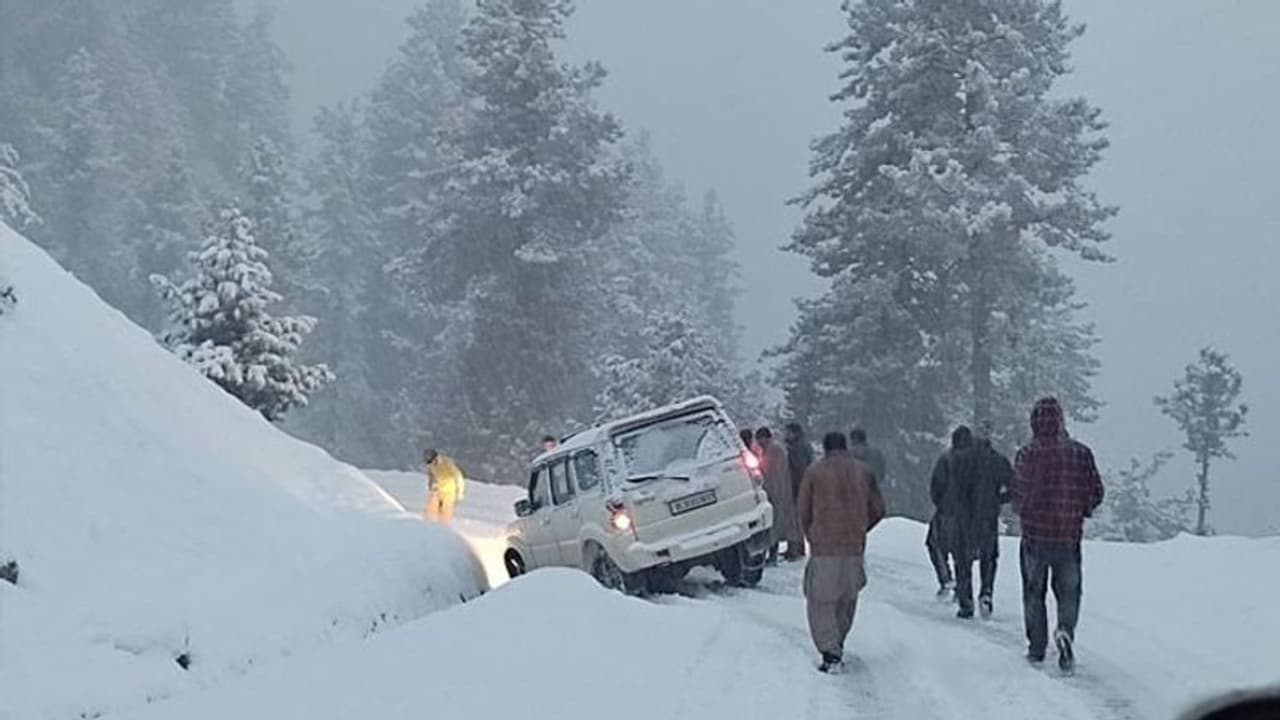 J & K crime record 2021: राज्य में 30000 crime हुए रजिस्टर, 134 युवकों ने कलम छोड़ आतंकवाद को चुना J & K crime record 2021: राज्य में 30000 crime हुए रजिस्टर, 134 युवकों ने कलम छोड़ आतंकवाद को चुना