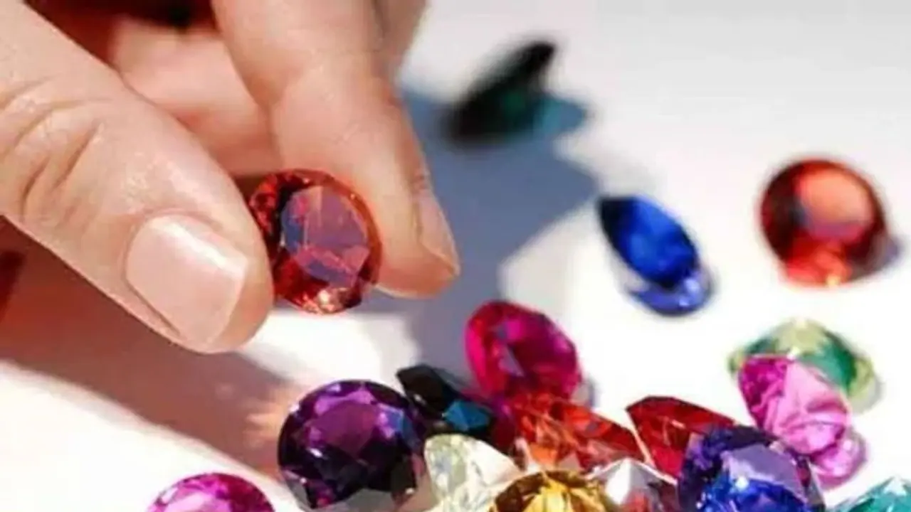 সস্তার এই রত্নপাথর কোটিপতি বানায়, টাকা টেনে আনে চুম্বকের মতো সস্তার এই রত্নপাথর কোটিপতি বানায়, টাকা টেনে আনে চুম্বকের মতো