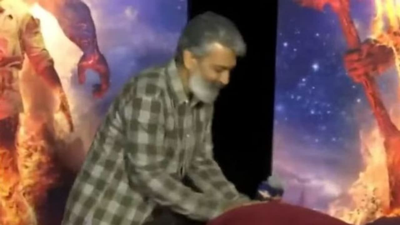 rajamouli praises ranbir :பாலிவுட்டில் யாரும் செய்யாத காரியம்..ரன்பீர் கபூரின் செயலால் அதிர்ச்சியான ராஜமவுலி.. rajamouli praises ranbir :பாலிவுட்டில் யாரும் செய்யாத காரியம்..ரன்பீர் கபூரின் செயலால் அதிர்ச்சியான ராஜமவுலி..