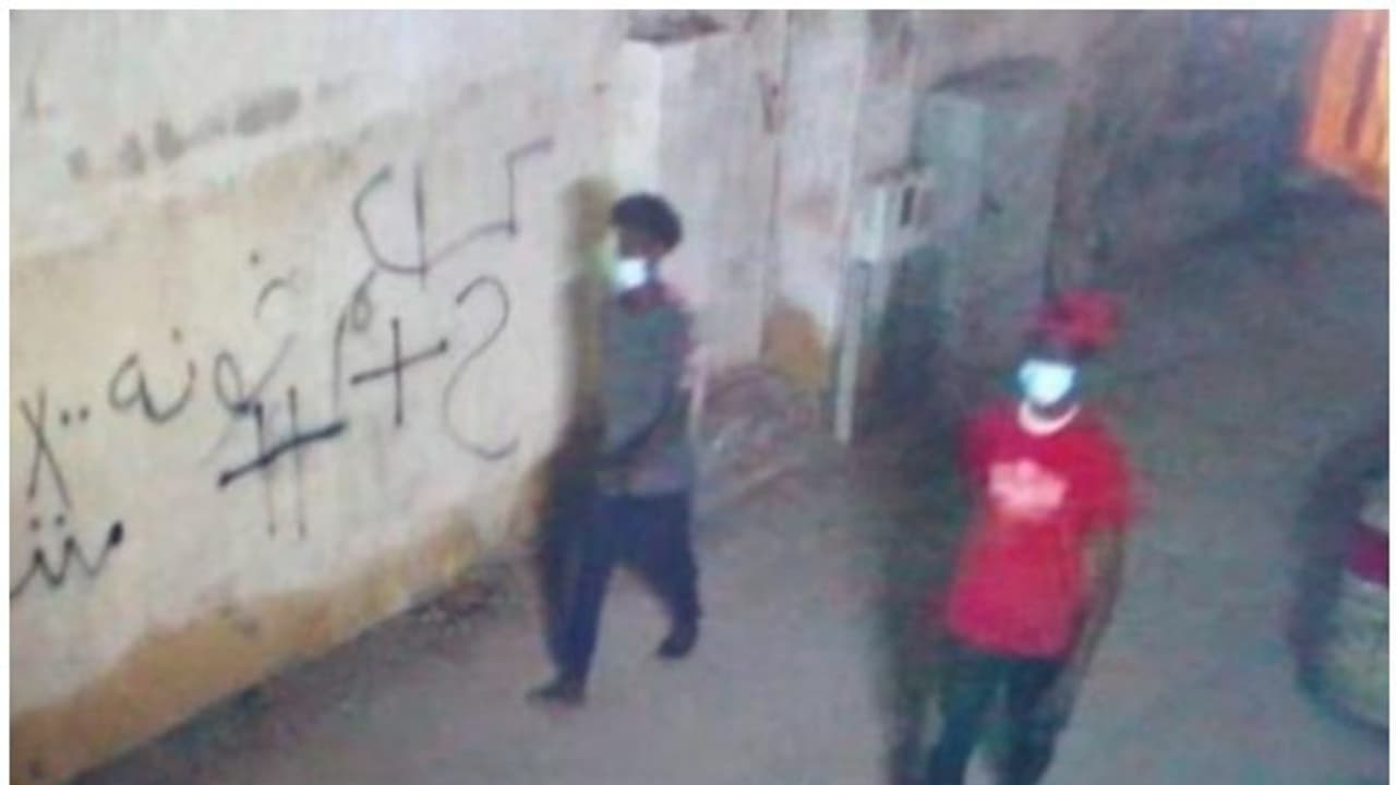 Expatriate attacked : പൂച്ചയെ രക്ഷിക്കാന് ശ്രമിച്ച പ്രവാസിയെ ആക്രമിച്ച് പണം തട്ടിയെടുത്തു Expatriate attacked : പൂച്ചയെ രക്ഷിക്കാന് ശ്രമിച്ച പ്രവാസിയെ ആക്രമിച്ച് പണം തട്ടിയെടുത്തു