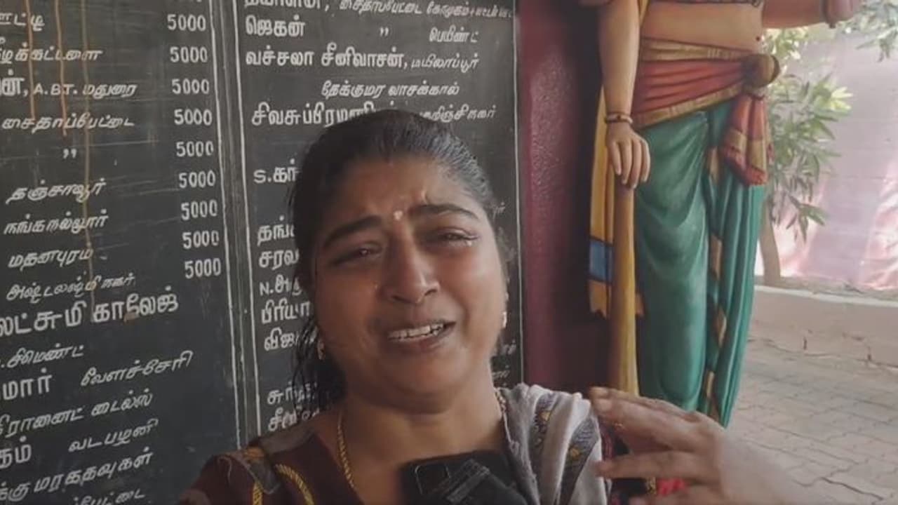 பெருமாள் கோவில் இடிப்பு.. கதறி அழும் பக்தர்கள்.. என்ன நடக்கிறது காஞ்சிபுரத்தில்..? பெருமாள் கோவில் இடிப்பு.. கதறி அழும் பக்தர்கள்.. என்ன நடக்கிறது காஞ்சிபுரத்தில்..?