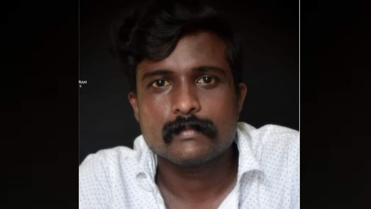 Bike accident : നിർത്തിയിട്ട വാഹനത്തിന് പിന്നിൽ ബൈക്കിടിച്ച് യുവാവ് മരിച്ചു Bike accident : നിർത്തിയിട്ട വാഹനത്തിന് പിന്നിൽ ബൈക്കിടിച്ച് യുവാവ് മരിച്ചു