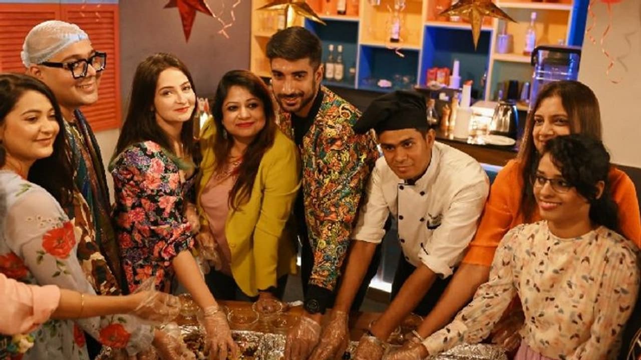 শুরু হল কেক প্রস্তুতি পর্ব, তারকাদের উপস্থিতিতে দক্ষিণ কলকাতার এক রেস্তোরাঁয় হল কেক মিক্সিং অনুষ্ঠান শুরু হল কেক প্রস্তুতি পর্ব, তারকাদের উপস্থিতিতে দক্ষিণ কলকাতার এক রেস্তোরাঁয় হল কেক মিক্সিং অনুষ্ঠান