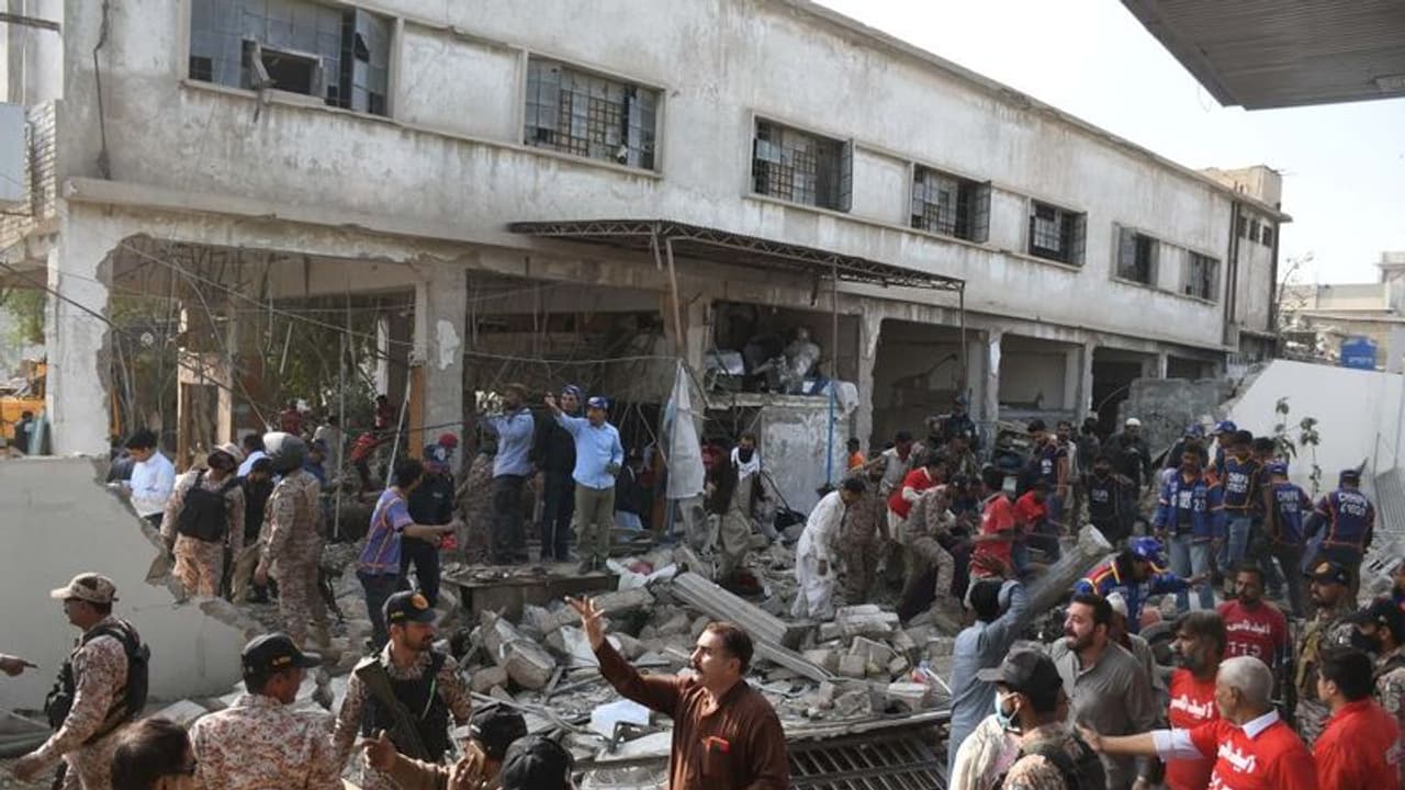 Blast In Pakistan Mosque: பாகிஸ்தான் பெஷாவரில் சக்தி வாய்ந்த வெடிகுண்டு வெடித்து 28 பேர் பலி; 120 பேர் காயம்!! Blast In Pakistan Mosque: பாகிஸ்தான் பெஷாவரில் சக்தி வாய்ந்த வெடிகுண்டு வெடித்து 28 பேர் பலி; 120 பேர் காயம்!!