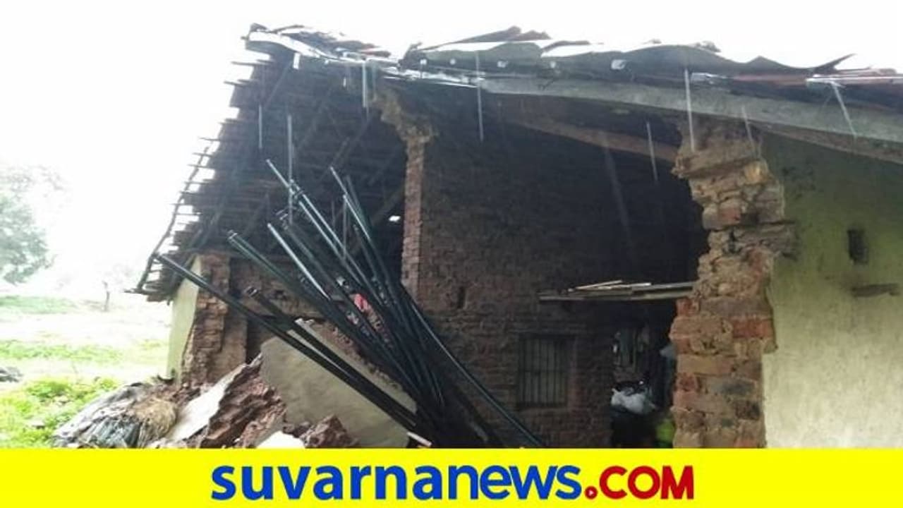 House Damage: ಅವೈಜ್ಞಾನಿಕ ವರದಿ ಸಲ್ಲಿಕೆ: ಗ್ರಾಮಸ್ಥರ ಆಕ್ರೋಶ House Damage: ಅವೈಜ್ಞಾನಿಕ ವರದಿ ಸಲ್ಲಿಕೆ: ಗ್ರಾಮಸ್ಥರ ಆಕ್ರೋಶ