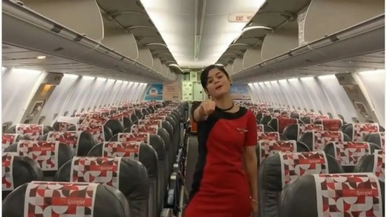 ಖಾಲಿ ಫ್ಲೈಟ್‌ನಲ್ಲಿ Mera Yaar ಹಾಡಿಗೆ ನೃತ್ಯ ಮಾಡಿದ ಗಗನಸಖಿ.... ವಾಹ್‌ ಎಂದ ನೆಟ್ಟಿಗರು