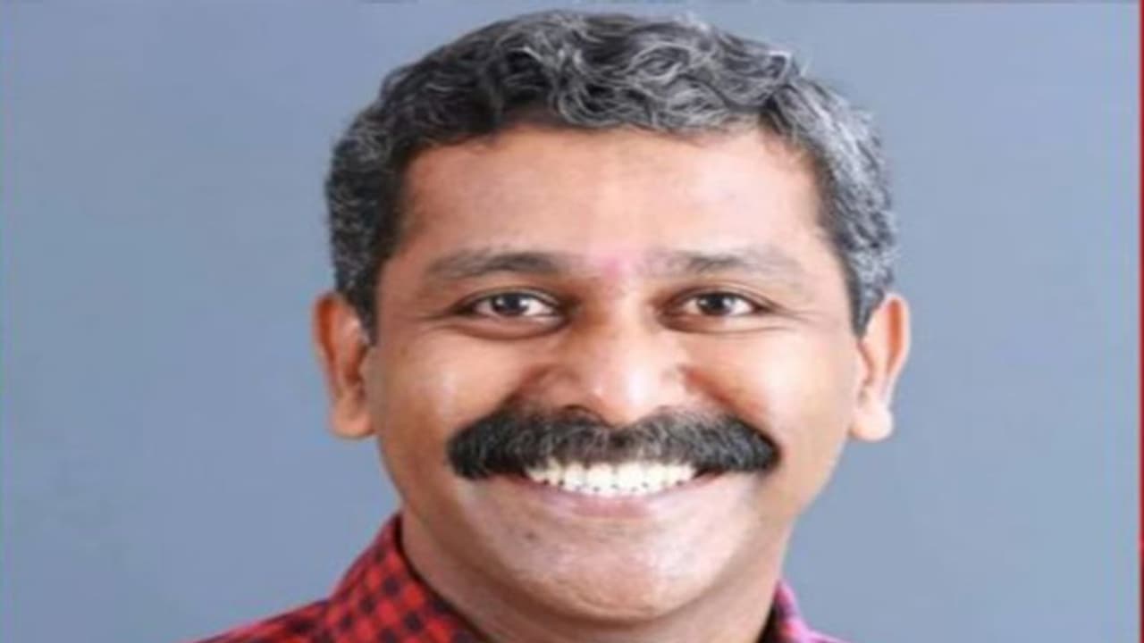 केरल में भाजपा नेता की हत्या, चौबीस घंटे में दो हत्याओं के बाद तनाव, अलपुझा में धारा 144 लागू केरल में भाजपा नेता की हत्या, चौबीस घंटे में दो हत्याओं के बाद तनाव, अलपुझा में धारा 144 लागू