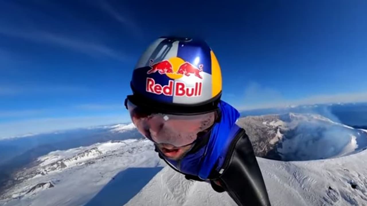 Sebastián “Ardilla” Álvarez : തിളച്ചു പൊന്തുന്ന അഗ്നിപര്വ്വതത്തിനു മുകളിലൂടെ പറന്ന ആദ്യ മനുഷ്യന്.! Sebastián “Ardilla” Álvarez : തിളച്ചു പൊന്തുന്ന അഗ്നിപര്വ്വതത്തിനു മുകളിലൂടെ പറന്ന ആദ്യ മനുഷ്യന്.!