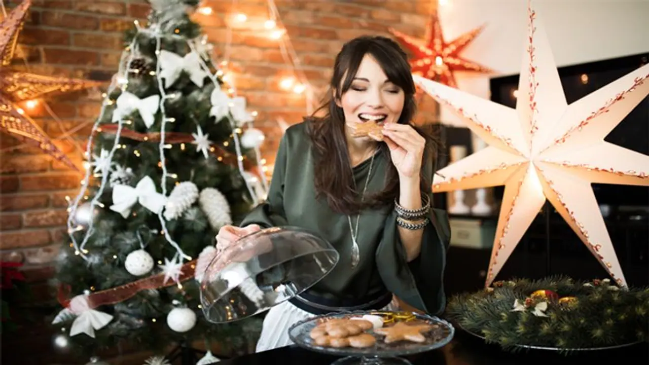 Christmas 2021 : নেটফ্লিক্সের সঙ্গেই কাটুক এবারের ক্রিসমাস, করোনাকালে বড়দিন পালনের সেরা টিপস Christmas 2021 : নেটফ্লিক্সের সঙ্গেই কাটুক এবারের ক্রিসমাস, করোনাকালে বড়দিন পালনের সেরা টিপস