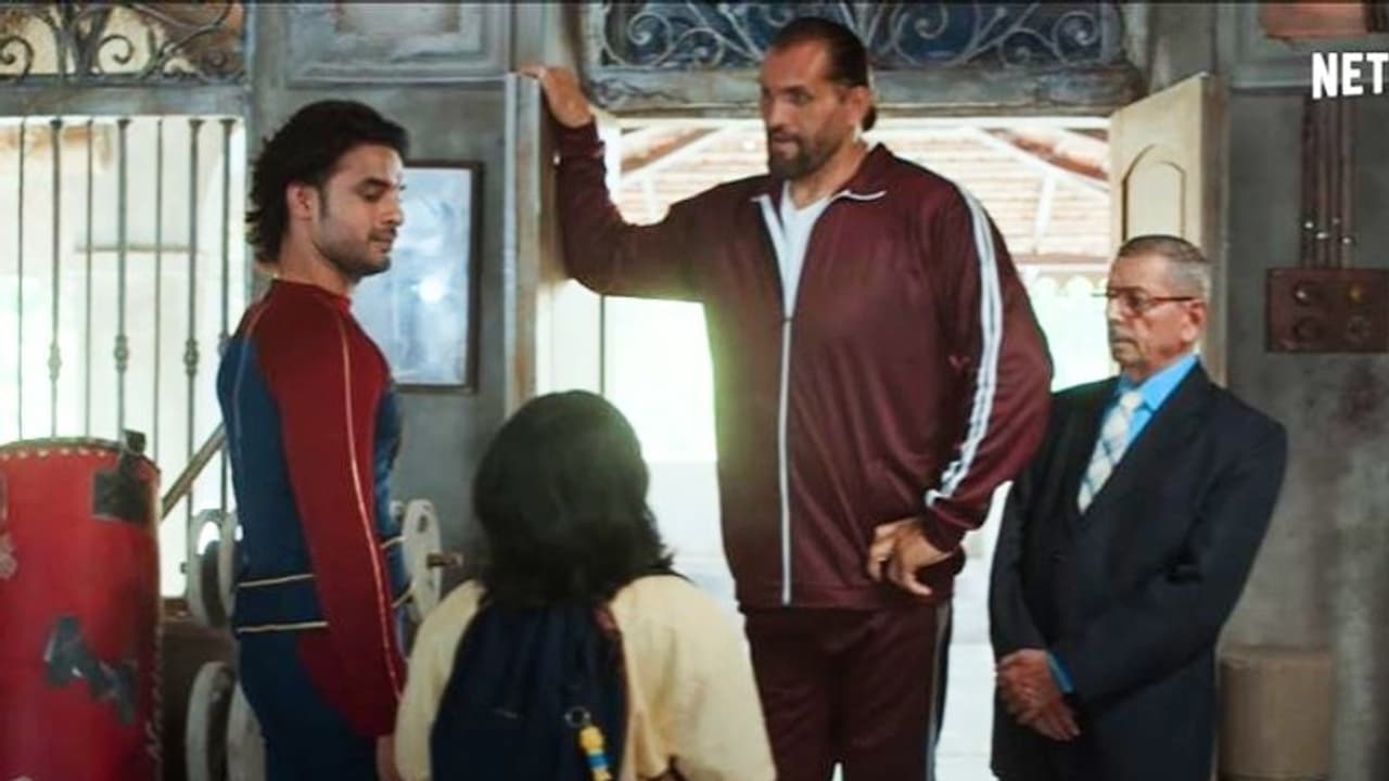 Minnal Murali Promo : ദ് ഗ്രേറ്റ് ഖാലിയുടെ 'സൂപ്പര്‍ഹീറോ ടെസ്റ്റി'ല്‍ പാസ്സാവുമോ മിന്നല്‍ മുരളി? വീഡിയോ