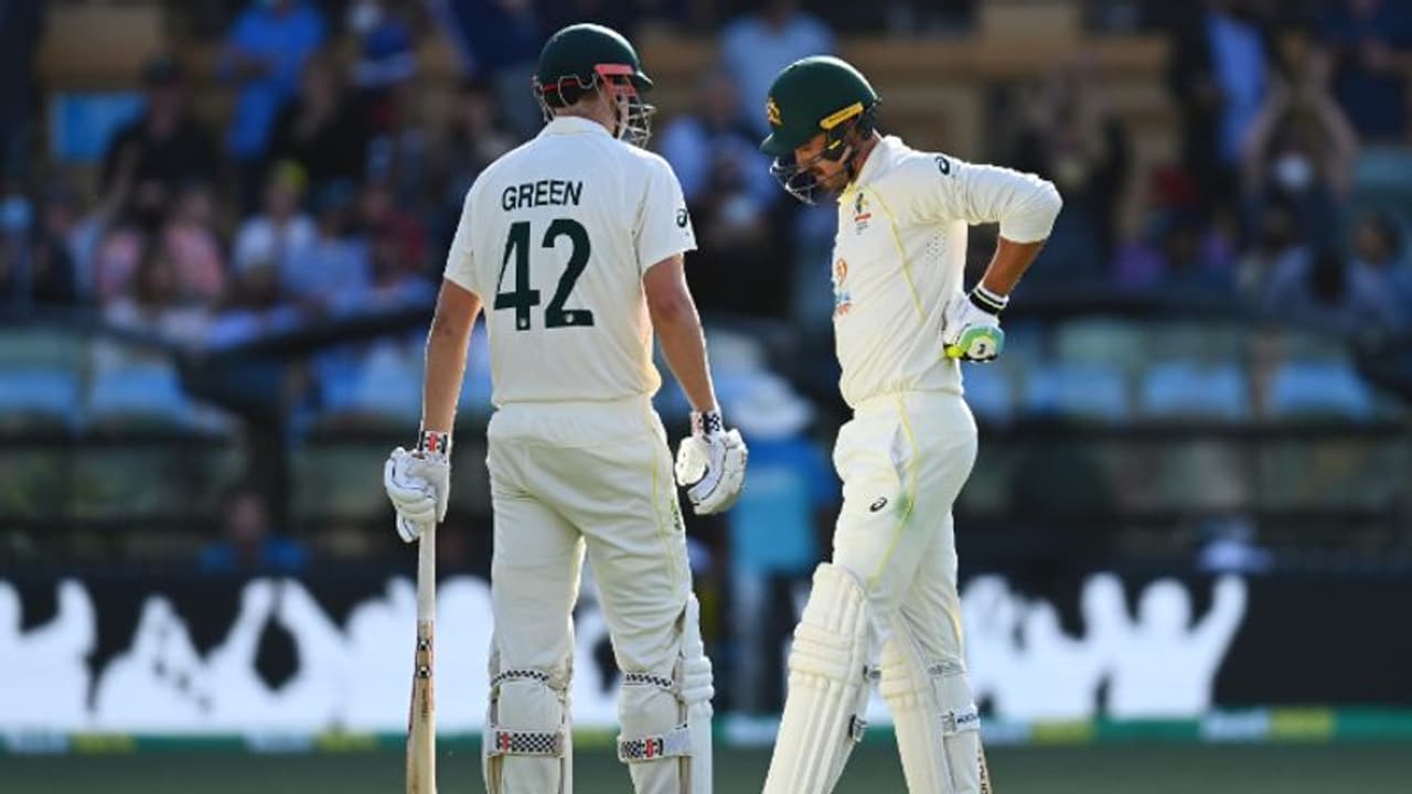 Ashes Pink ball Test : ഓസ്ട്രേലിയക്ക് ഹിമാലയന് ലീഡ്; ഇംഗ്ലണ്ടിന് എളുപ്പമാകില്ല, 468 റണ്സ് വിജയലക്ഷ്യം Ashes Pink ball Test : ഓസ്ട്രേലിയക്ക് ഹിമാലയന് ലീഡ്; ഇംഗ്ലണ്ടിന് എളുപ്പമാകില്ല, 468 റണ്സ് വിജയലക്ഷ്യം