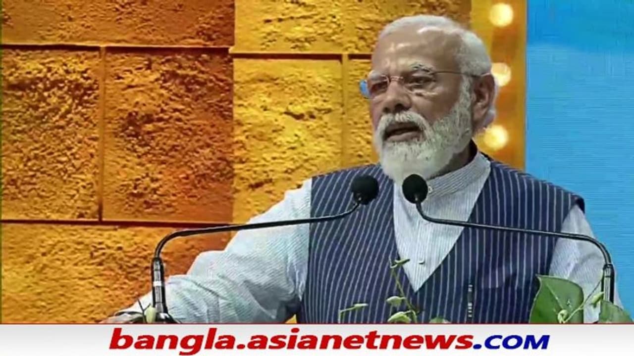 PM Modi in Goa: ভোটের আগে গোয়ার মোদী যেন সান্টা ক্লজ, দিলেন ৬০০ কোটি টাকার উপহার PM Modi in Goa: ভোটের আগে গোয়ার মোদী যেন সান্টা ক্লজ, দিলেন ৬০০ কোটি টাকার উপহার