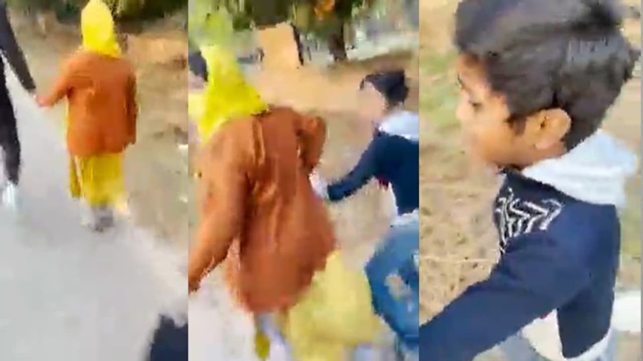 बच्चों की किडनैपिंग करने वाली महिला का झूठा वीडियो वायरल, जानें क्या है इसके पीछे का पूरा सच? बच्चों की किडनैपिंग करने वाली महिला का झूठा वीडियो वायरल, जानें क्या है इसके पीछे का पूरा सच?