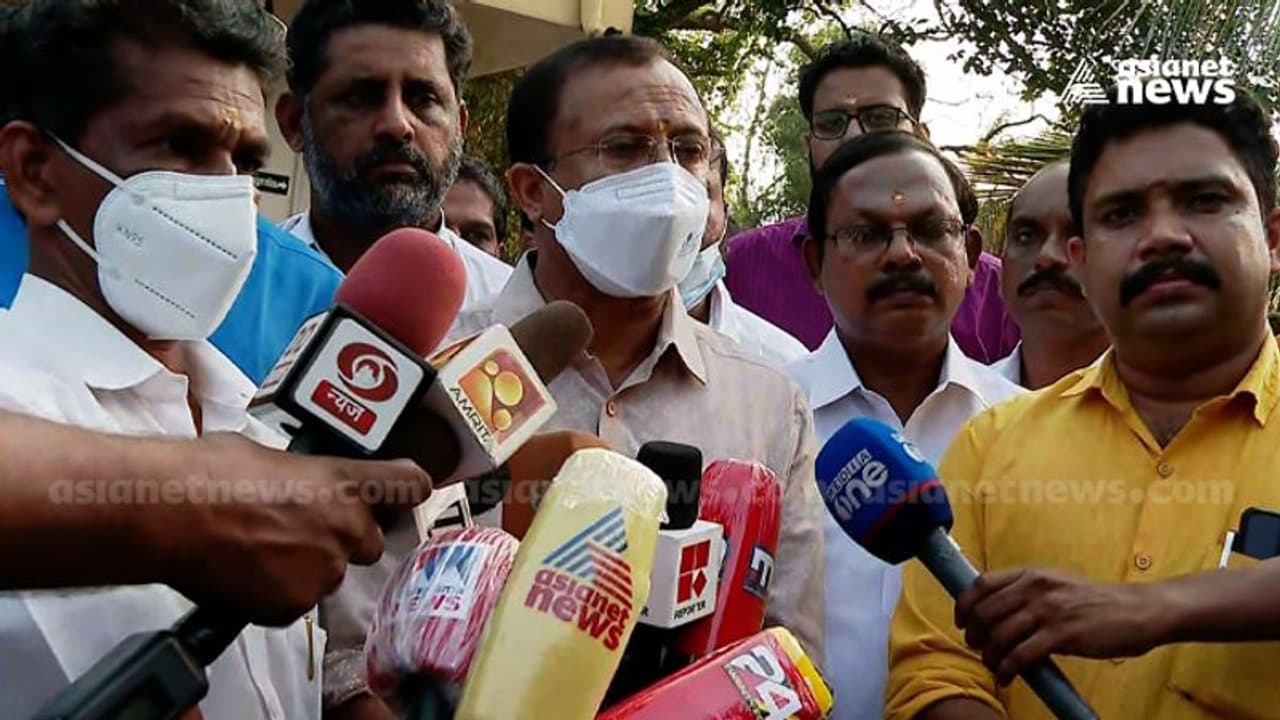 D.Litt Controversy : ഡി ലിറ്റ് വിവാദത്തിൽ മുഖ്യമന്ത്രി വ്യക്തത വരുത്തണമെന്ന് വി മുരളീധരൻ D.Litt Controversy : ഡി ലിറ്റ് വിവാദത്തിൽ മുഖ്യമന്ത്രി വ്യക്തത വരുത്തണമെന്ന് വി മുരളീധരൻ