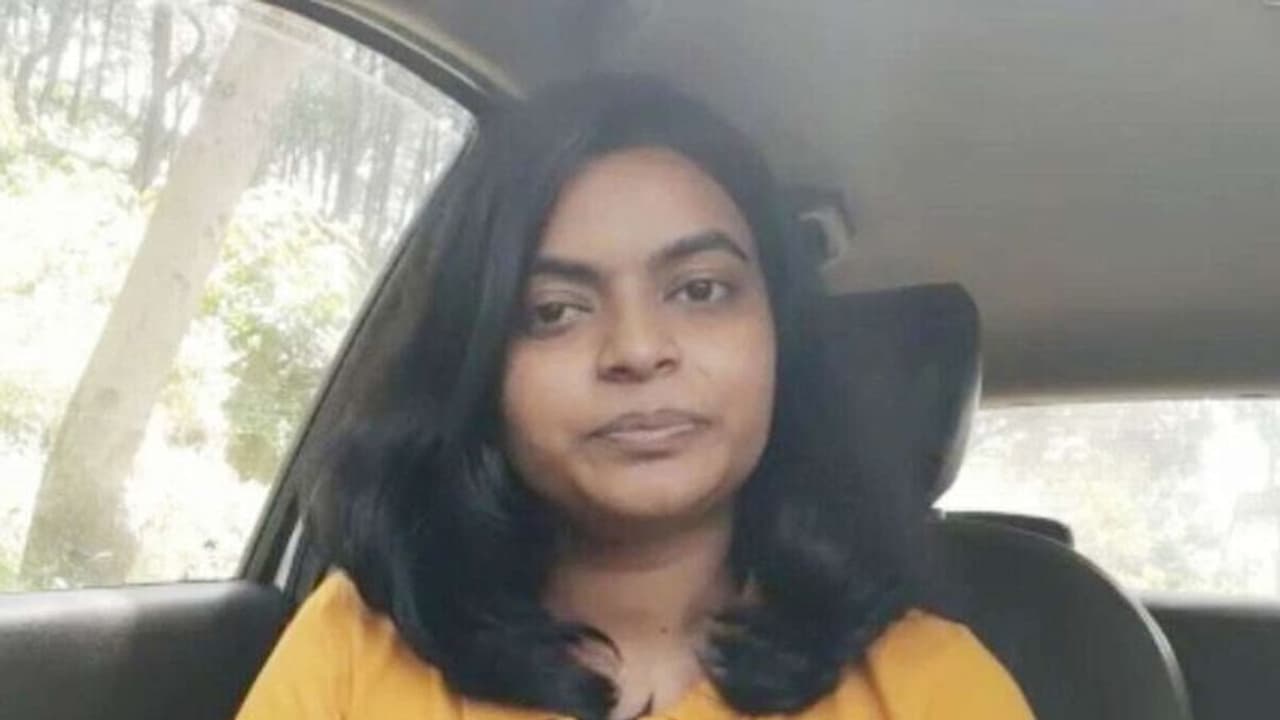 स्किल डेवलपमेंट के लिए सरकार कुछ कर रही है क्या? ऐसे सवालों का जबाव देकर उर्वशी सेंगर ने क्रैक किया UPSC 2020 स्किल डेवलपमेंट के लिए सरकार कुछ कर रही है क्या? ऐसे सवालों का जबाव देकर उर्वशी सेंगर ने क्रैक किया UPSC 2020