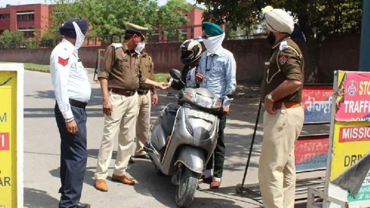 केंद्रीय एजेंसियों ने Punjab को किया High Alert, बढ़ाई गई धार्मिक स्थलों की सुरक्षा केंद्रीय एजेंसियों ने Punjab को किया High Alert, बढ़ाई गई धार्मिक स्थलों की सुरक्षा