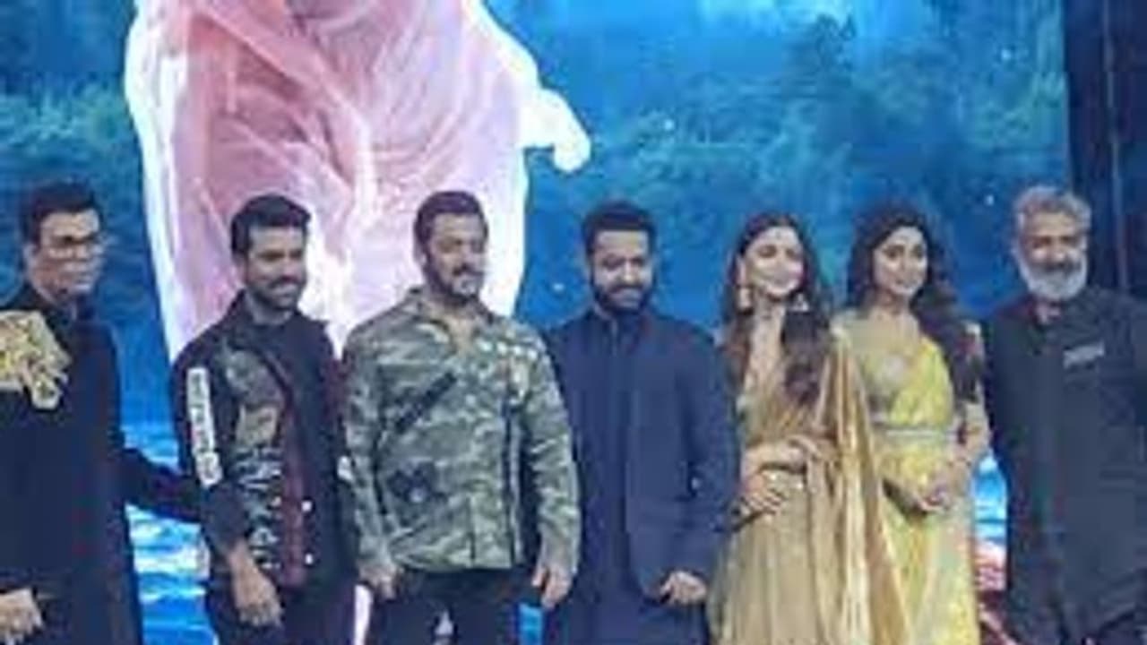 'RRR' ப்ரோமோஷனில் இரண்டாம் பாகம் அறிவித்த சூப்பர் ஸ்டார்... ராஜமௌலியின் தந்தையுடன் இணையும் சல்மான் கான்.... 'RRR' ப்ரோமோஷனில் இரண்டாம் பாகம் அறிவித்த சூப்பர் ஸ்டார்... ராஜமௌலியின் தந்தையுடன் இணையும் சல்மான் கான்....