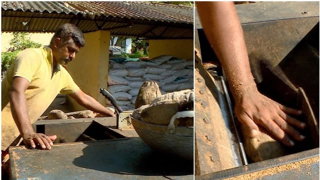 Coconut Husk Peeler : തേങ്ങ പൊതിക്കാൻ കിടിലൻ യന്ത്രം, അഭിലാഷിന്റെ കണ്ടുപിടുത്തത്തിന് ആവശ്യക്കാരേറേ Coconut Husk Peeler : തേങ്ങ പൊതിക്കാൻ കിടിലൻ യന്ത്രം, അഭിലാഷിന്റെ കണ്ടുപിടുത്തത്തിന് ആവശ്യക്കാരേറേ