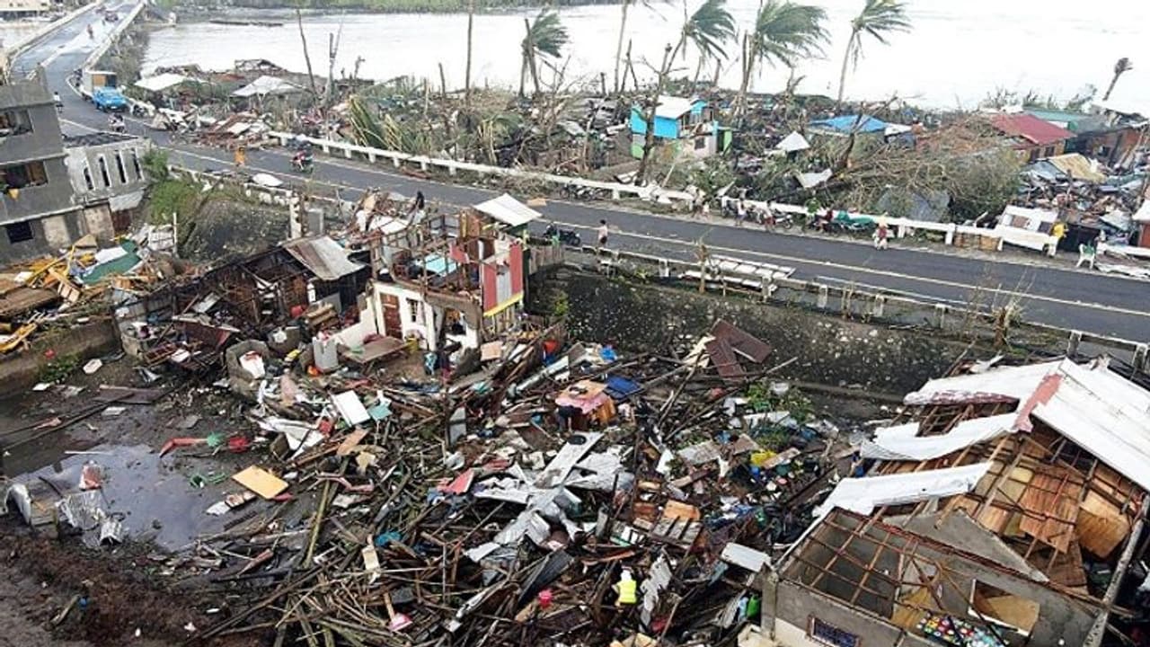 Typhoon Rai Updates: 200 के पार पहुंची फिलीपींस में मरने वालों की संख्या, 52 लापता, 3 लाख लोग हुए बेघर Typhoon Rai Updates: 200 के पार पहुंची फिलीपींस में मरने वालों की संख्या, 52 लापता, 3 लाख लोग हुए बेघर
