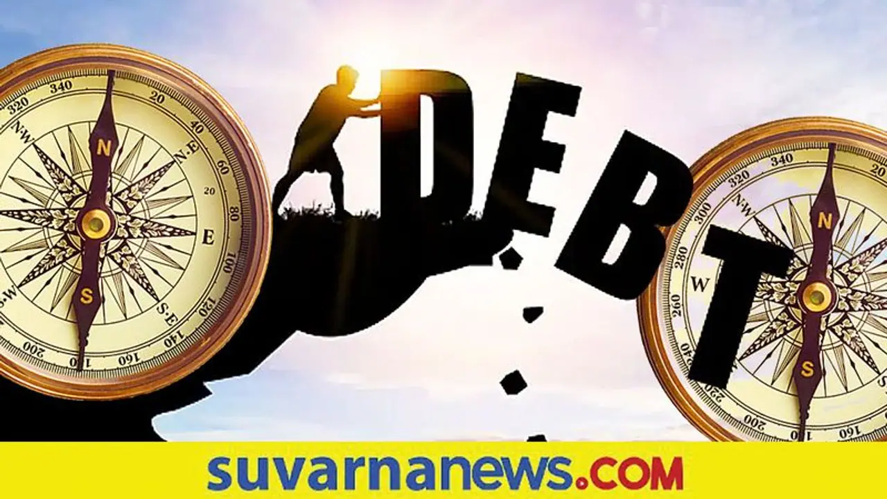 How To Cut Down Expenses: ಹೊಸ ವರ್ಷದಲ್ಲಿ ಖರ್ಚು ಕಡಿಮೆ ಮಾಡಿ ಸಾಲದ ಹೊರೆ ತಗ್ಗಿಸಿಕೊಳ್ಳಲು ಈ ಟಿಪ್ಸ್ ಫಾಲೋ ಮಾಡಿ How To Cut Down Expenses: ಹೊಸ ವರ್ಷದಲ್ಲಿ ಖರ್ಚು ಕಡಿಮೆ ಮಾಡಿ ಸಾಲದ ಹೊರೆ ತಗ್ಗಿಸಿಕೊಳ್ಳಲು ಈ ಟಿಪ್ಸ್ ಫಾಲೋ ಮಾಡಿ