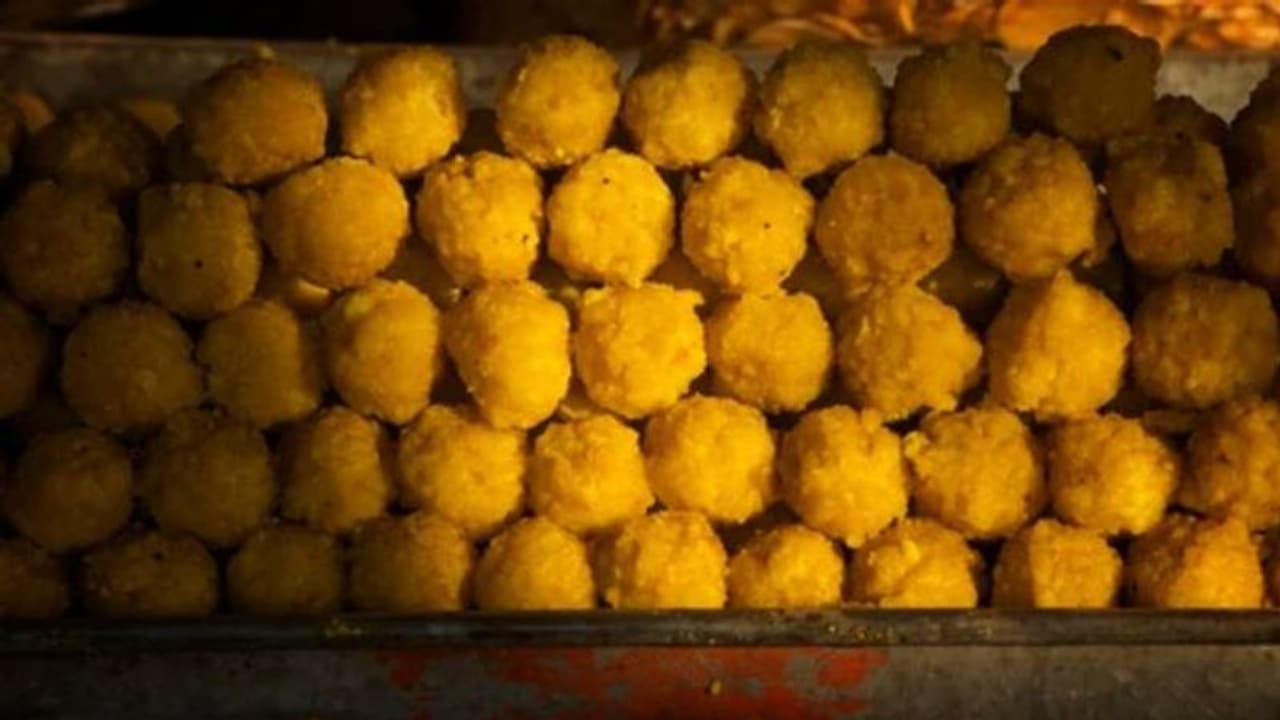 തെരുവുനായ്ക്കളെ കൊല്ലാന്‍ മധുരപലഹാരത്തില്‍ വിഷം, ജീവന്‍ നഷ്ടപ്പെട്ടത് കുരുന്നിന്