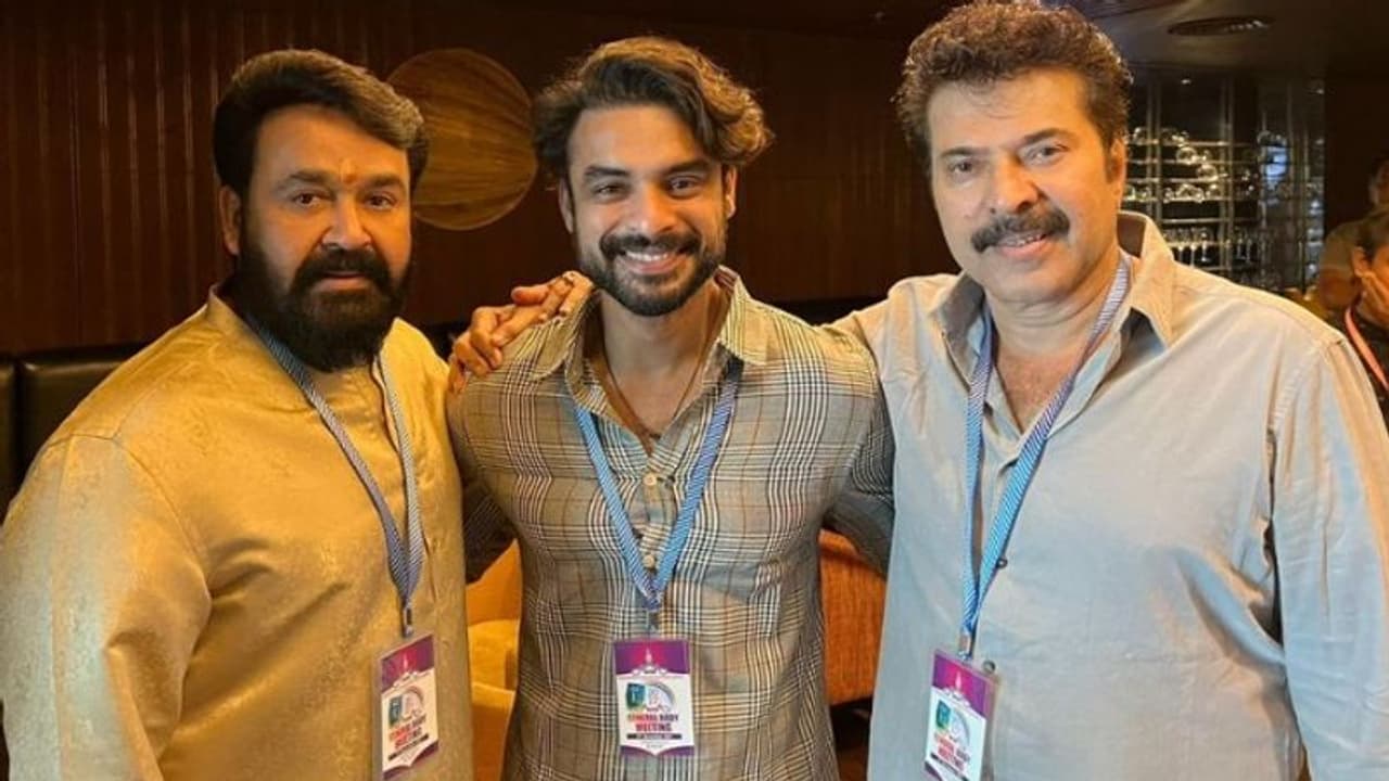 Tovino Thomas Photos : ‘റിയല്‍ സൂപ്പര്‍ ഹീറോകള്‍ക്കൊപ്പം'; മില്ല്യണ്‍ ഡോളര്‍ മൊമന്റെന്ന് ടൊവിനോ