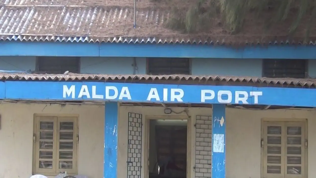 মালদহ বিমানবন্দর পরিদর্শন এয়ারপোর্ট অথরিটি অফ ইন্ডিয়ার, শীঘ্রই কি শুরু হবে পরিষেবা মালদহ বিমানবন্দর পরিদর্শন এয়ারপোর্ট অথরিটি অফ ইন্ডিয়ার, শীঘ্রই কি শুরু হবে পরিষেবা