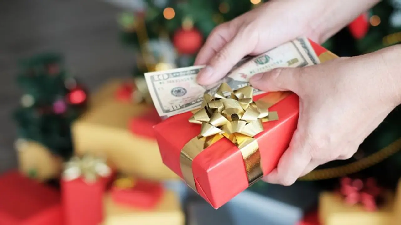 Amazon Gifting Days Sale: इस क्रिसमस अपनो को गिफ्ट करें ये शानदार गैजेट, कीमत महज 99 रुपए से शुरू Amazon Gifting Days Sale: इस क्रिसमस अपनो को गिफ्ट करें ये शानदार गैजेट, कीमत महज 99 रुपए से शुरू