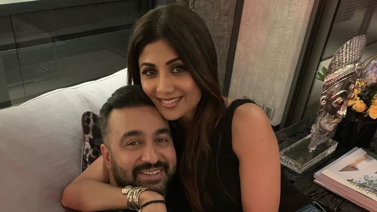 தொடரும் ஆபாச வீடியோ குற்றச்சாட்டு... கெஞ்சிக் கூத்தாடும் பிரபல நடிகையின் கணவர்..! தொடரும் ஆபாச வீடியோ குற்றச்சாட்டு... கெஞ்சிக் கூத்தாடும் பிரபல நடிகையின் கணவர்..!