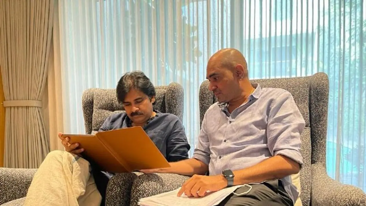 Pawan Kalyan: పవన్ కు స్క్రిప్ట్ చదివి వినిపిస్తున్న డైరెక్టర్ క్రిష్.. షూటింగ్ ఎప్పుడో..?