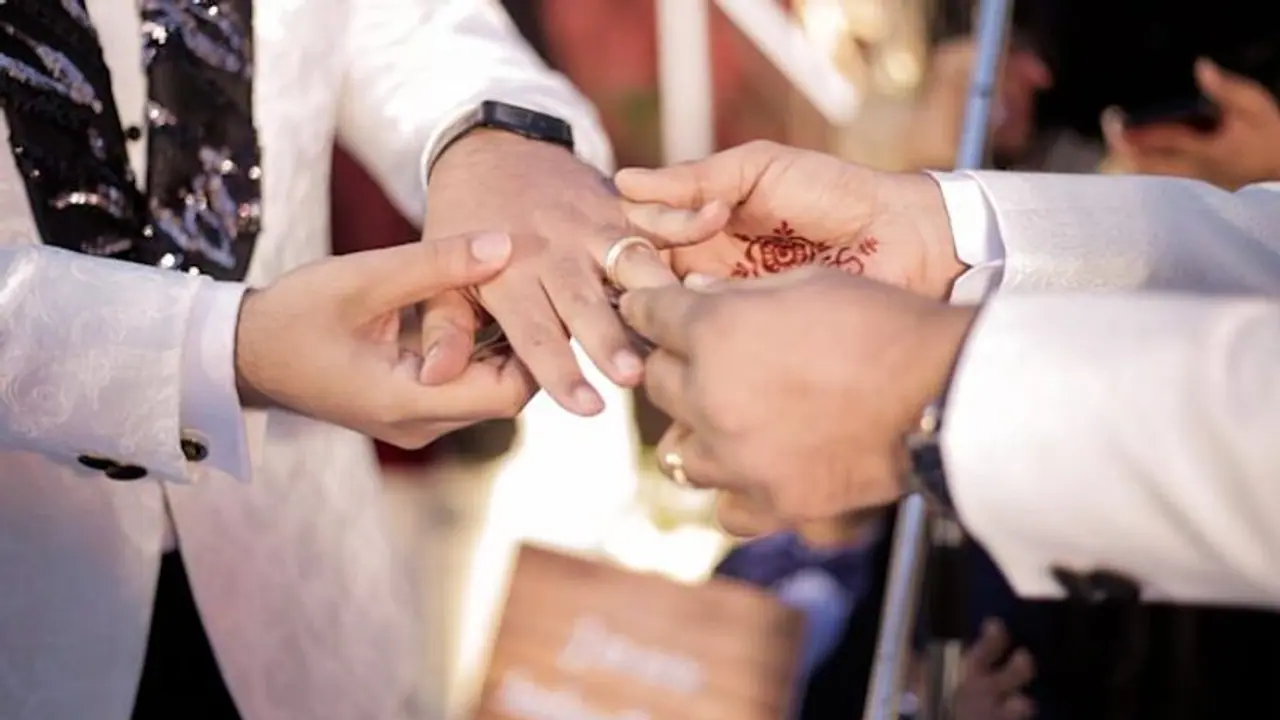 మగాళ్ల పెళ్లి.. తాగిన మైకంలో తాళి కట్టించుకున్నాడు.. తీరా మత్తు దిగాక.. 