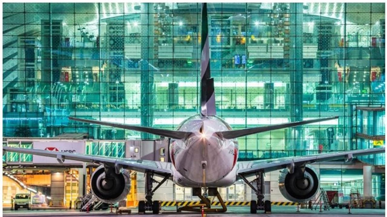 വിമാനത്തിനുള്ളിൽ മാസ്ക് ധരിക്കണമെന്ന നിബന്ധന ഒഴിവാക്കി എമിറേറ്റ്സും ഫ്ലൈ ദുബൈയും വിമാനത്തിനുള്ളിൽ മാസ്ക് ധരിക്കണമെന്ന നിബന്ധന ഒഴിവാക്കി എമിറേറ്റ്സും ഫ്ലൈ ദുബൈയും