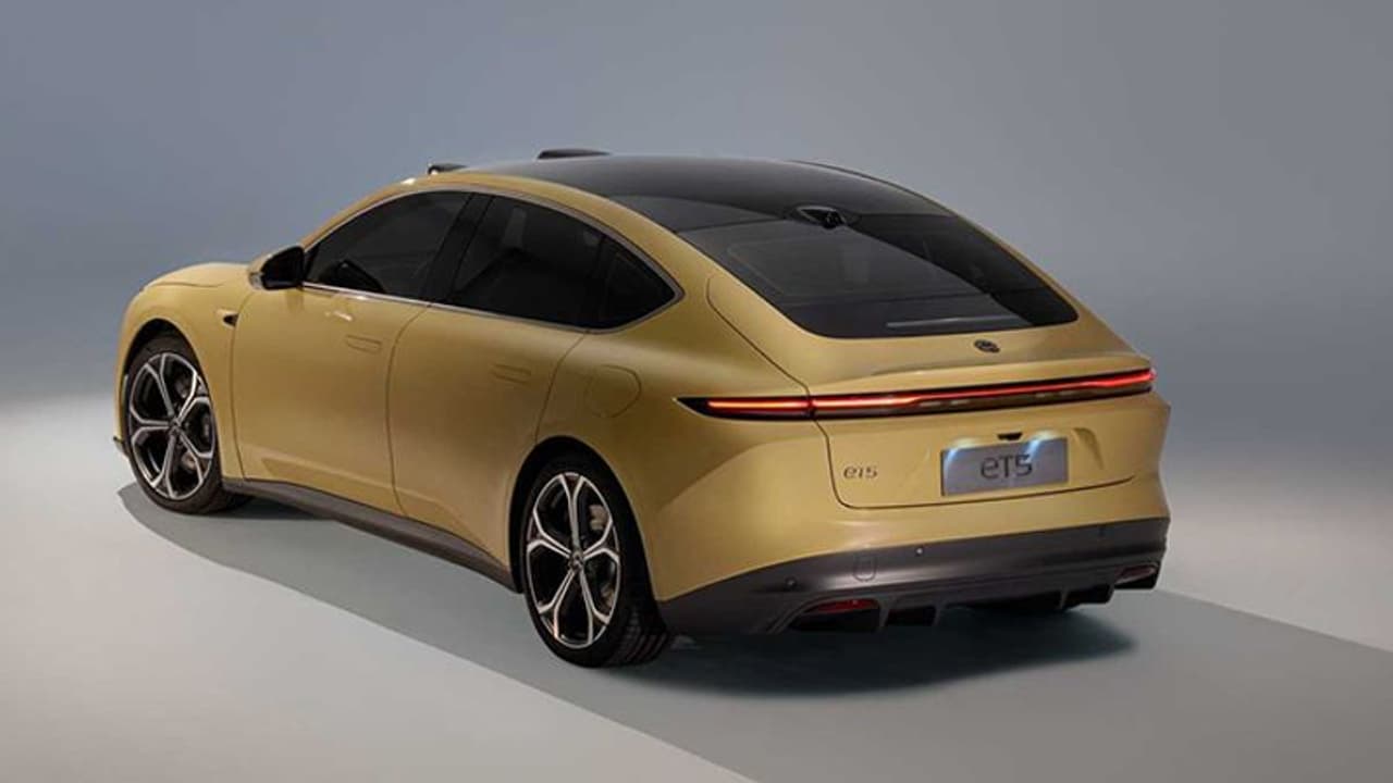 सिंगल चार्ज पर 1000 किमी रेंज देगी Nio की इलेक्ट्रिक कार, 4.3 सेकंड में 100 की स्पीड, देखें इसके फीचर्स सिंगल चार्ज पर 1000 किमी रेंज देगी Nio की इलेक्ट्रिक कार, 4.3 सेकंड में 100 की स्पीड, देखें इसके फीचर्स