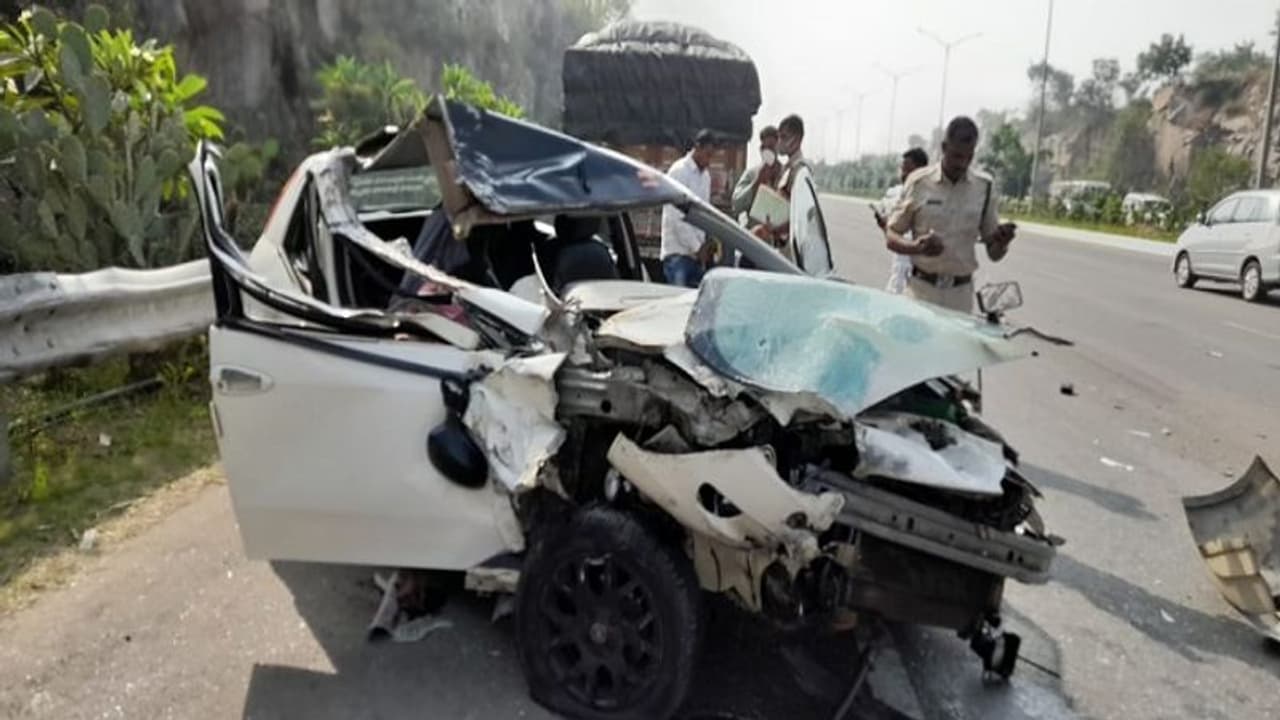 "എനിക്കിത് മനസിലാകുന്നില്ല.." വണ്ടിക്കമ്പനികളുടെ സുരക്ഷാ ഇരട്ടത്താപ്പില് ക്ഷുഭിതനായി കേന്ദ്രമന്ത്രി! "എനിക്കിത് മനസിലാകുന്നില്ല.." വണ്ടിക്കമ്പനികളുടെ സുരക്ഷാ ഇരട്ടത്താപ്പില് ക്ഷുഭിതനായി കേന്ദ്രമന്ത്രി!