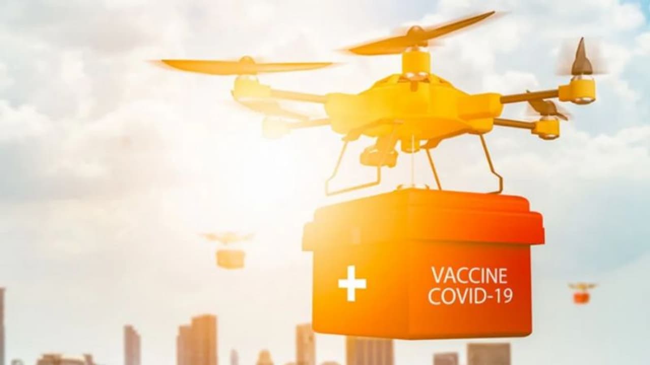 ड्रोन ने महाराष्ट्र के सुदूर गांव में पहुंचाई वैक्सीन, 40 मिनट का सफर सिर्फ 9 मिनट में किया पूरा ड्रोन ने महाराष्ट्र के सुदूर गांव में पहुंचाई वैक्सीन, 40 मिनट का सफर सिर्फ 9 मिनट में किया पूरा
