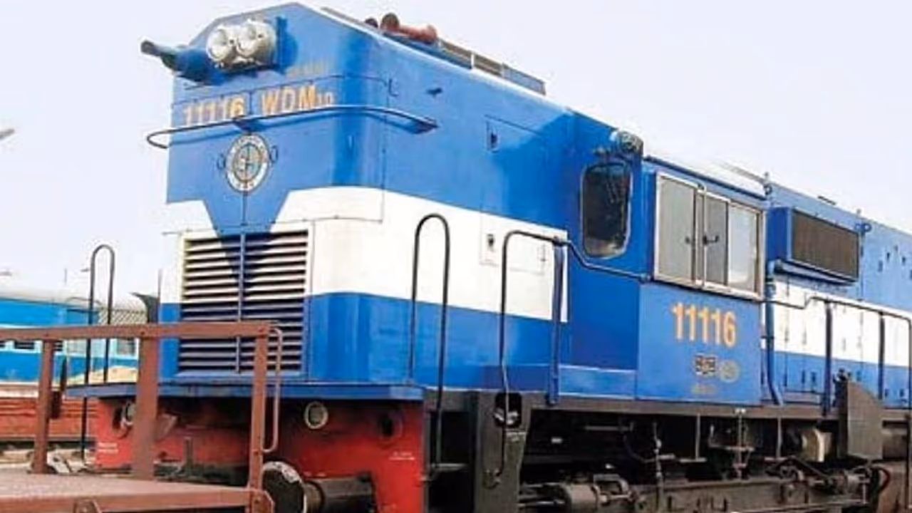 love couples: சென்னையில் பயங்கரம்.. ரயில் முன்பாய்ந்து காதல் ஜோடி தற்கொலை.. சிதறி கிடந்த உடல் பாகங்கள்.!