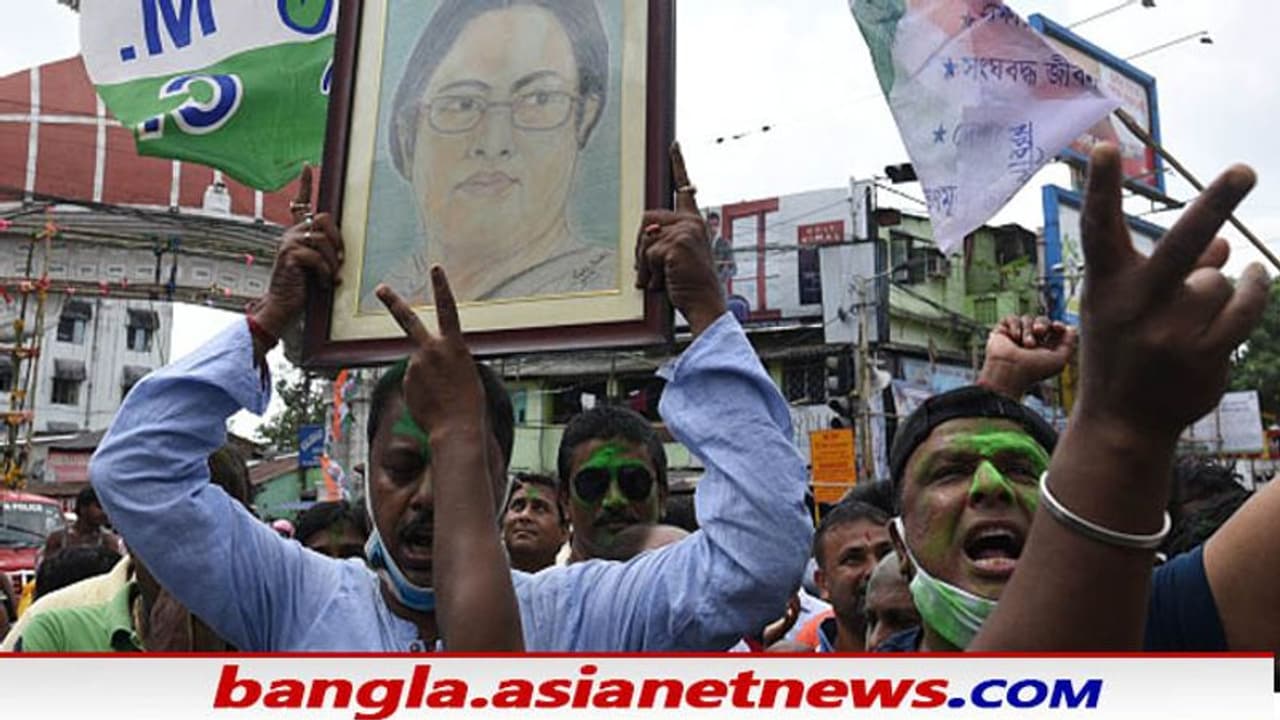 KMC Election Results 2021: বেলা বাড়তেই ঝোড়ো ব্যাটিং তৃণমূলের, একাধিক ওয়ার্ডে বিজেপিকে টক্কর বাম কংগ্রেসের KMC Election Results 2021: বেলা বাড়তেই ঝোড়ো ব্যাটিং তৃণমূলের, একাধিক ওয়ার্ডে বিজেপিকে টক্কর বাম কংগ্রেসের